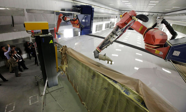 Boeing ứng dụng robot tự động hóa giúp tăng tốc độ sản xuất máy bay 