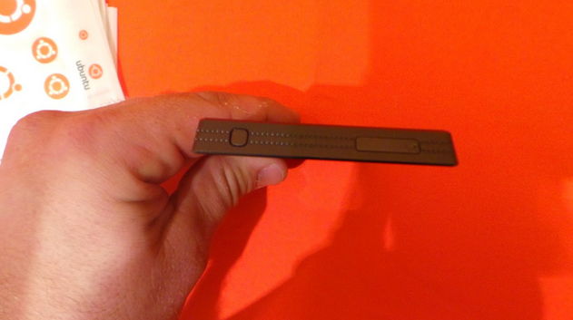 Cận cảnh r&otilde; n&eacute;t Ubuntu Edge, chiếc điện thoại sẽ l&agrave;m thay đổi l&agrave;ng di động