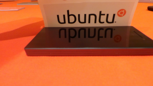 Cận cảnh r&otilde; n&eacute;t Ubuntu Edge, chiếc điện thoại sẽ l&agrave;m thay đổi l&agrave;ng di động