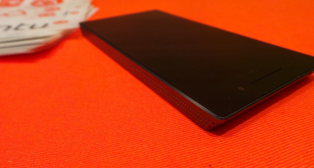 Cận cảnh r&otilde; n&eacute;t Ubuntu Edge, chiếc điện thoại sẽ l&agrave;m thay đổi l&agrave;ng di động