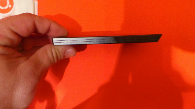 Cận cảnh r&otilde; n&eacute;t Ubuntu Edge, chiếc điện thoại sẽ l&agrave;m thay đổi l&agrave;ng di động