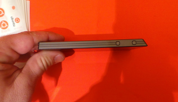 Cận cảnh r&otilde; n&eacute;t Ubuntu Edge, chiếc điện thoại sẽ l&agrave;m thay đổi l&agrave;ng di động