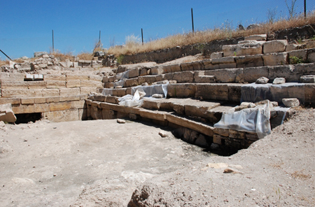 Cuộc khai quật cho thấy những tàn tích của một ngôi đền.