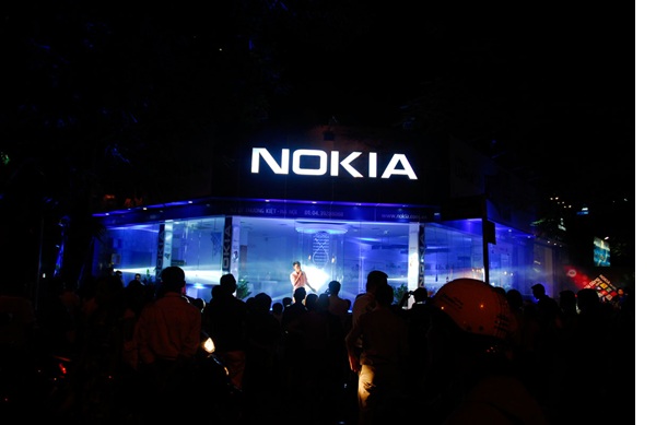  Nokia Store trong đêm hội đầy màu sắc 63 Lý Thường Kiệt, Hồ Chí Minh.