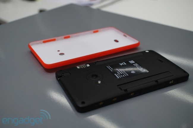 Lumia 625 đưa thiết kế polycarbonate lên tầm cao mới