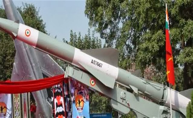 Việt Nam chọn sát thủ diệt hạm BrahMos hay lá chắn thép Pragati?