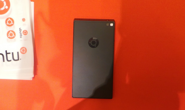 Cận cảnh r&otilde; n&eacute;t Ubuntu Edge, chiếc điện thoại sẽ l&agrave;m thay đổi l&agrave;ng di động