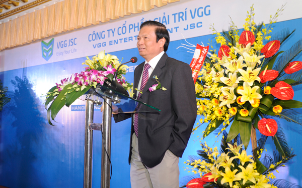 Ông Lê Doãn Hợp - Nguyên Bộ trưởng Bộ Thông tin và Truyền thông - chủ tịch Hội Truyền thông số Việt Nam chào mừng thành viên mới nhất của Hội
