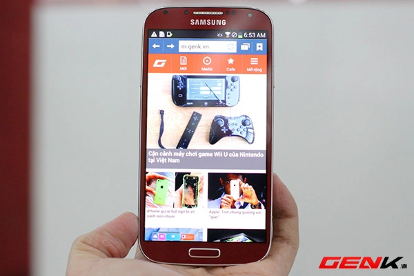 Cận cảnh Galaxy S4 phiên bản sử dụng bộ xử lý Snapdragon 800