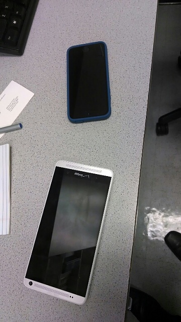 HTC One Max sở hữu kích thước “khổng lồ” trước iPhone 5