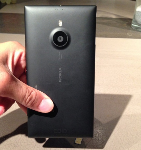 Cấu hình chi tiết của phablet “bé bự” Lumia 1520