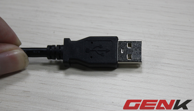  Đầu cắm USB đơn giản không hào nhoáng.