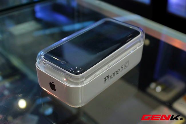  Cách đóng hộp của iPhone 5c rất giống với iPod Touch.