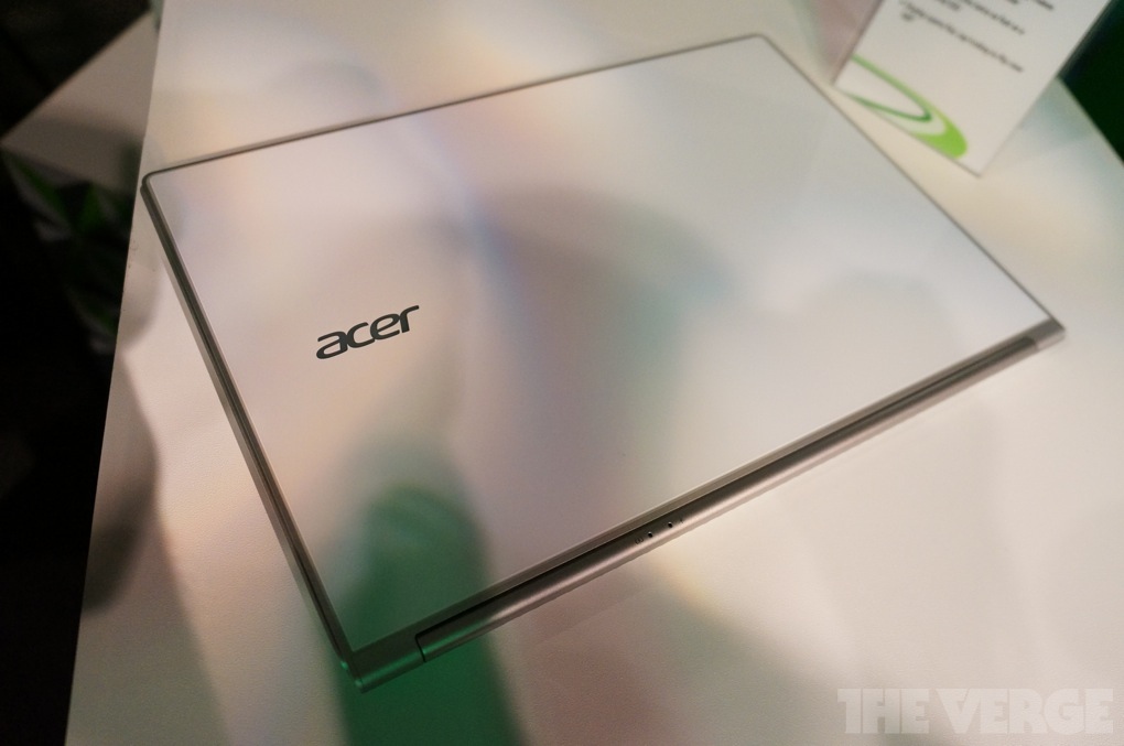 Ảnh thực tế Aspire S7-392 của Acer