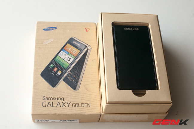 Trên tay Samsung Galaxy Golden: điện thoại Android nắp gập, 2 màn hình