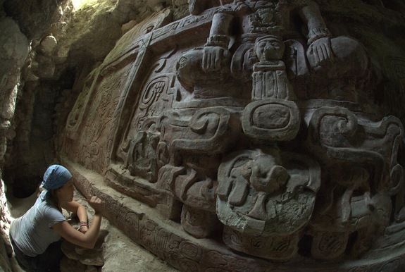 Tìm thấy bức phù điêu cổ của người Maya ở Guantemala
