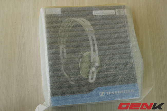  Sennheiser chăm chút sản phẩm của mình với lớp bảo vệ vỏ hộp.