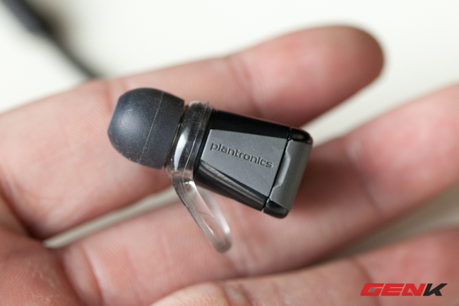 Mở hộp tai nghe in-ears Plantronics BackBeat Go 2 với pin chờ 6 tháng