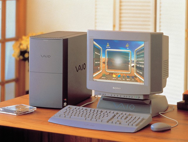 Sony VAIO PVC-90: Chiếc máy tính đầu tiên được giới thiệu năm 1996 của Sony.