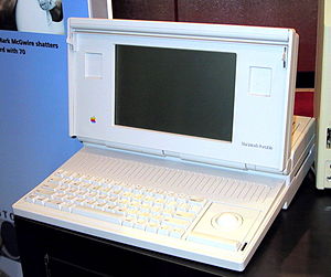 Macintosh Portable nặng 16kg của Apple.