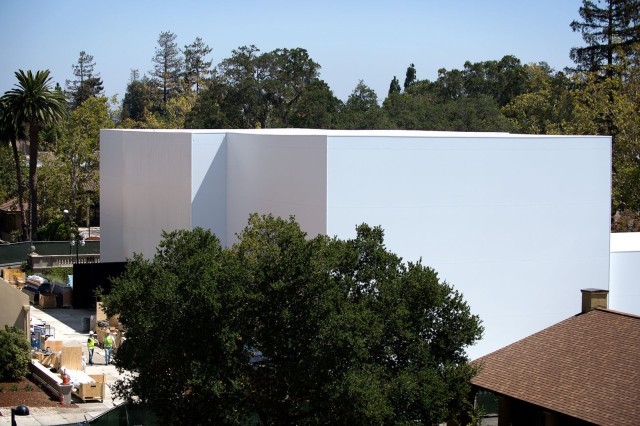 Tòa nhà đặc biệt Apple mới cho dựng để phục vụ sự kiện ra mắt iPhone 6. Ảnh: Cult of Mac.