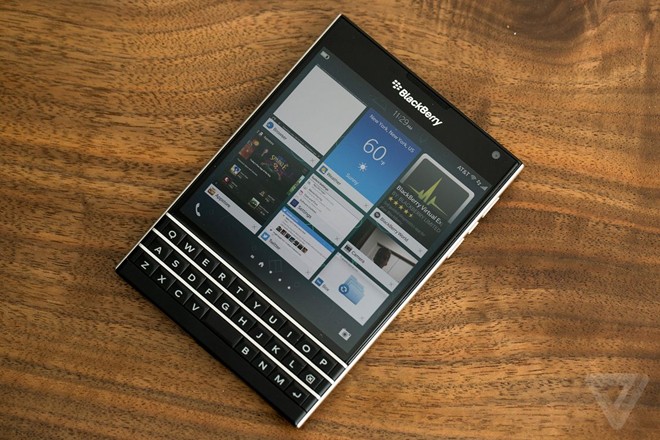 BlackBerry Passport màn hình vuông 4,5 inch, giá 599 USD