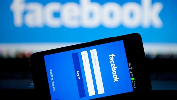 Facebook phân trần việc ép người dùng cài Messenger