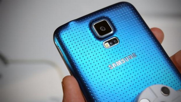 Galaxy S5 sẽ ra mắt chậm vì vấn đề với camera?