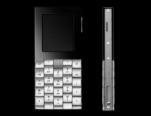 AESir AE Y có giá bán lên đến 10.000 USD, trong khi tính năng của nó chỉ là nghe, gọi, nhắn tin hoặc báo thức. Đó là chưa kể đến loại bàn phím có thiết kế kiểu mắt xích không giống ai của chiếc điện thoại siêu sang này.
