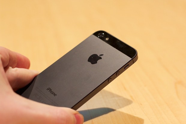 Apple thay miễn phí nút nguồn iPhone 5 bị lỗi