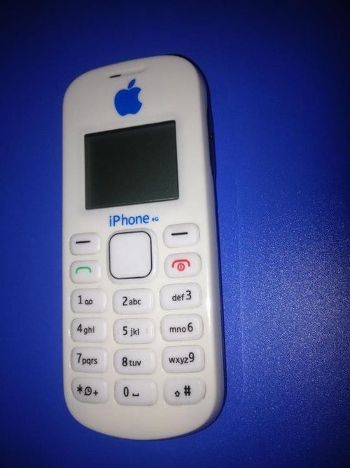 Xôn xao vụ mua iPhone 5 qua mạng được giao...kẹo lạc và gạch