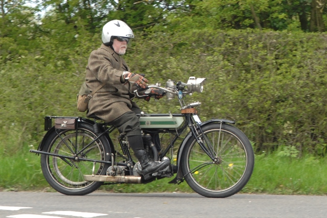 Model H - chiếc xe gắn máy hiện đại đầu tiên do Triumph chế tạo.