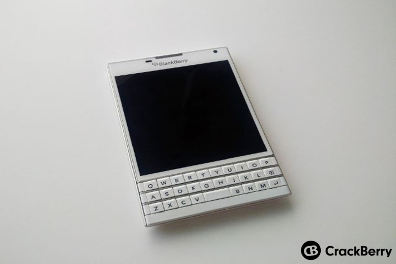 Blackberry xác nhận Passport phiên bản trắng ngọc trai