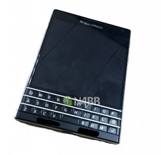 Lộ diện Blackberry Q30 với thiết kế lạ mắt