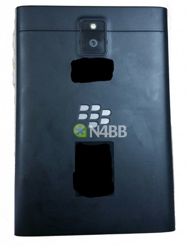 Lộ diện Blackberry Q30 với thiết kế lạ mắt
