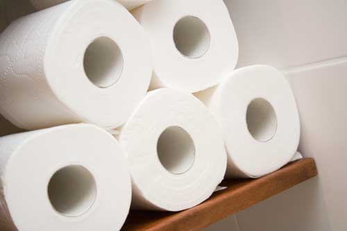 Tại sao giấy vệ sinh luôn có màu trắng?