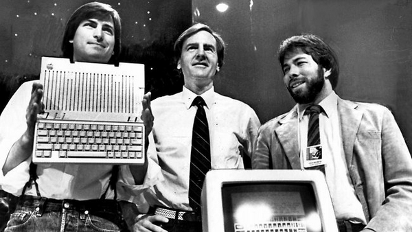 Bộ 3 sáng lập Apple: Steve Jobs, Ronald Wayne và Steve Wozniak