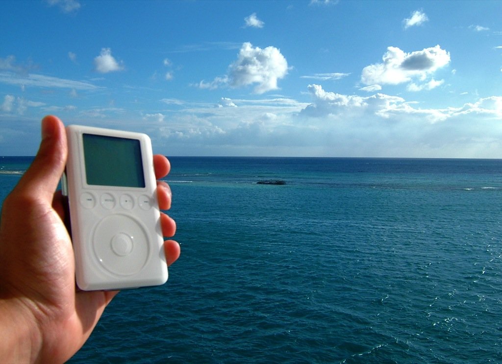 iPod thế hệ ba loại bỏ bánh xe quay đặc trưng