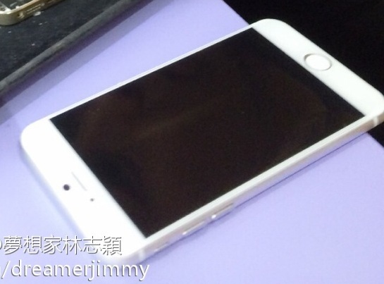 Lâm Chí Dĩnh tiếp tục khoe iPhone 6 5.5 inch