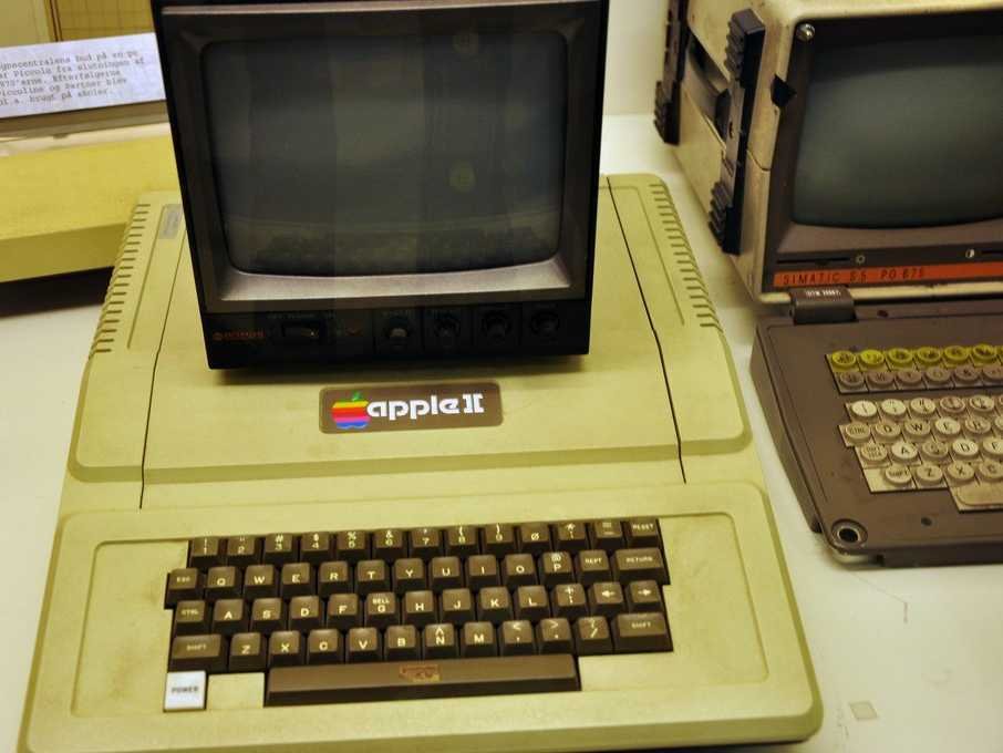 Máy tính Apple II đẹp hơn nhiều so với người tiền nhiệm