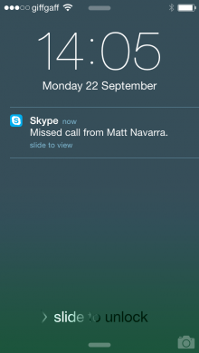 b9 220x390 Skype được điều trị iOS 8, có nghĩa là bây giờ bạn có thể quản lý các cuộc gọi và tin nhắn từ màn hình khóa của bạn