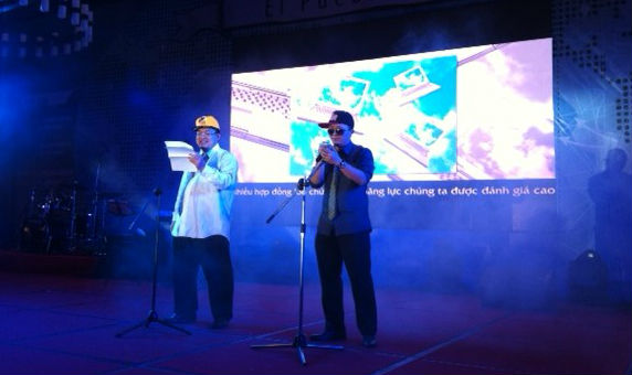 Chủ tịch FSoft Hoàng Nam Tiến... đọc rap báo cáo thành tích 2013 (2)
