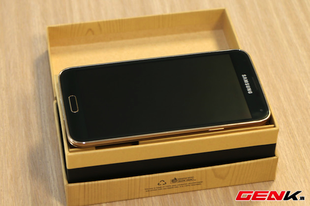 Mở hộp Galaxy S5 màu vàng chính hãng