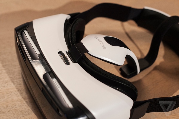 Bên cạnh chiếc Galaxy Note 4, Samsung vừa ra mắt một phụ kiện đặc biệt: kính thực tại ảo Gear VR. Hãy cùng The Verge thử trải nghiệm kính thực tại ảo của Samsung.