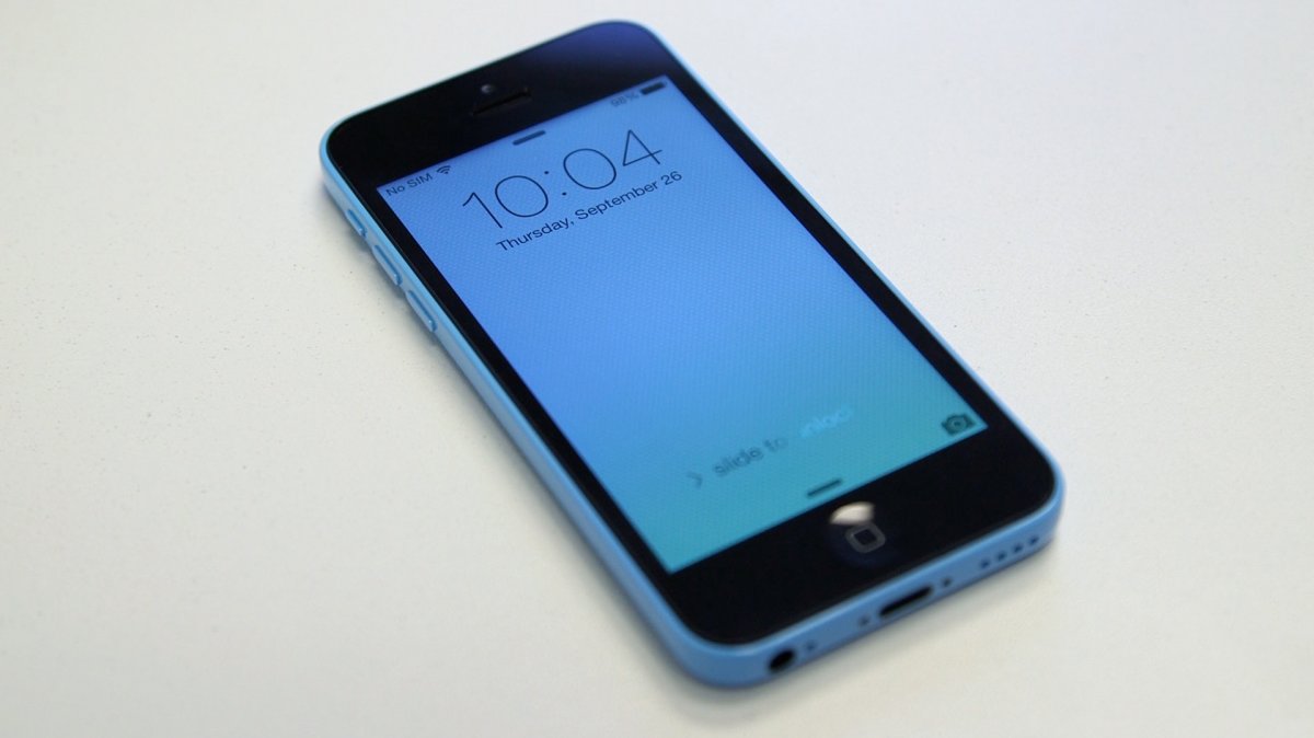 Bên cạnh iPhone 5s, Apple còn trình làng iPhone 5c giá rẻ năm 2013