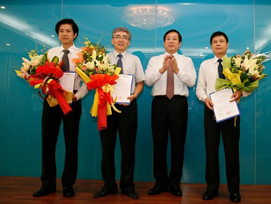 Ngày 24/7/2014, Bộ trưởng Bộ TT&TT Nguyễn Bắc Son đã trao quyết định điều động và bổ nhiệm có thời hạn ông Nguyễn Thanh Hải, Phó Giám đốc VNCERT (thứ hai từ trái sang) làm Cục trưởng Cục An toàn thông tin. (Ảnh: Thái Anh)
