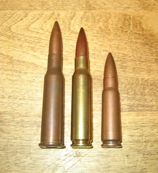 Từ trái qua: 7,62x54, 7,62x51, 7,62x39 (cho AK-47)