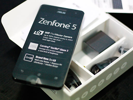 Asus Zenfone 5 là smartphone liên tục có mặt trong các lô hàng nhập lậu bị phát hiện gần đây.