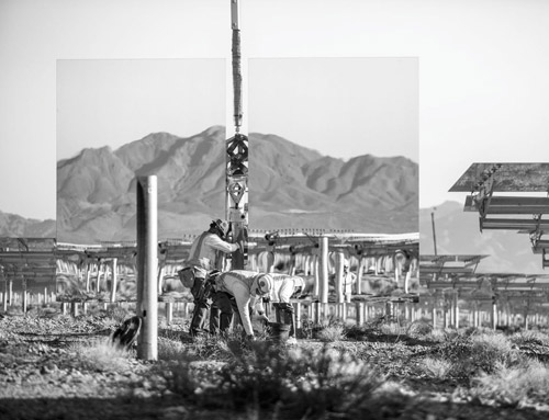Dự án điện năng lượng mặt trời Ivanpah đang được triển khai tại sa mạc Mojave. Sau khi hoàn thành. Cánh đồng năng lượng này sẽ cung cấp một lượng điện năng đủ cho 140.000 hộ sử dụng. Ảnh: Jamey Stillings