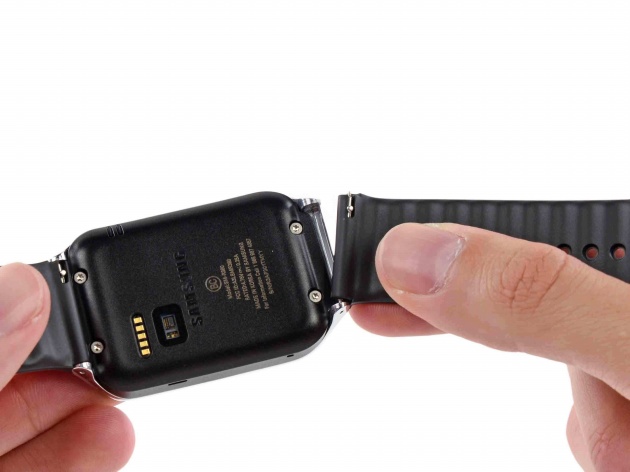 Đồng hồ Gear 2 của Samsung bị "mổ bụng": Dễ sửa, thay được pin